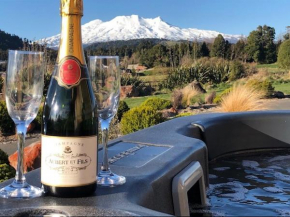 Heavenly Spa Views - Ohakune Holiday Home